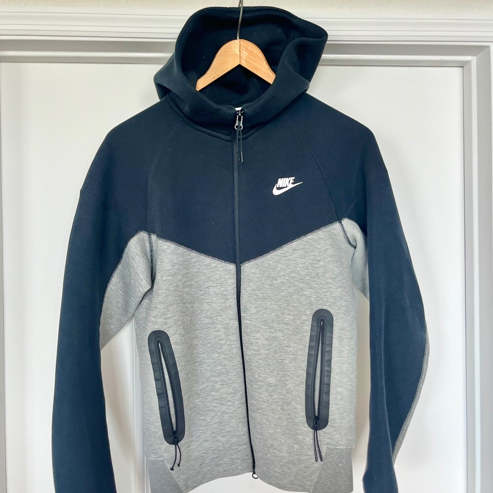 Nike Women's Hoodie Size XS Grey Black Athletic Sportswear Tech Full Zip Jacket